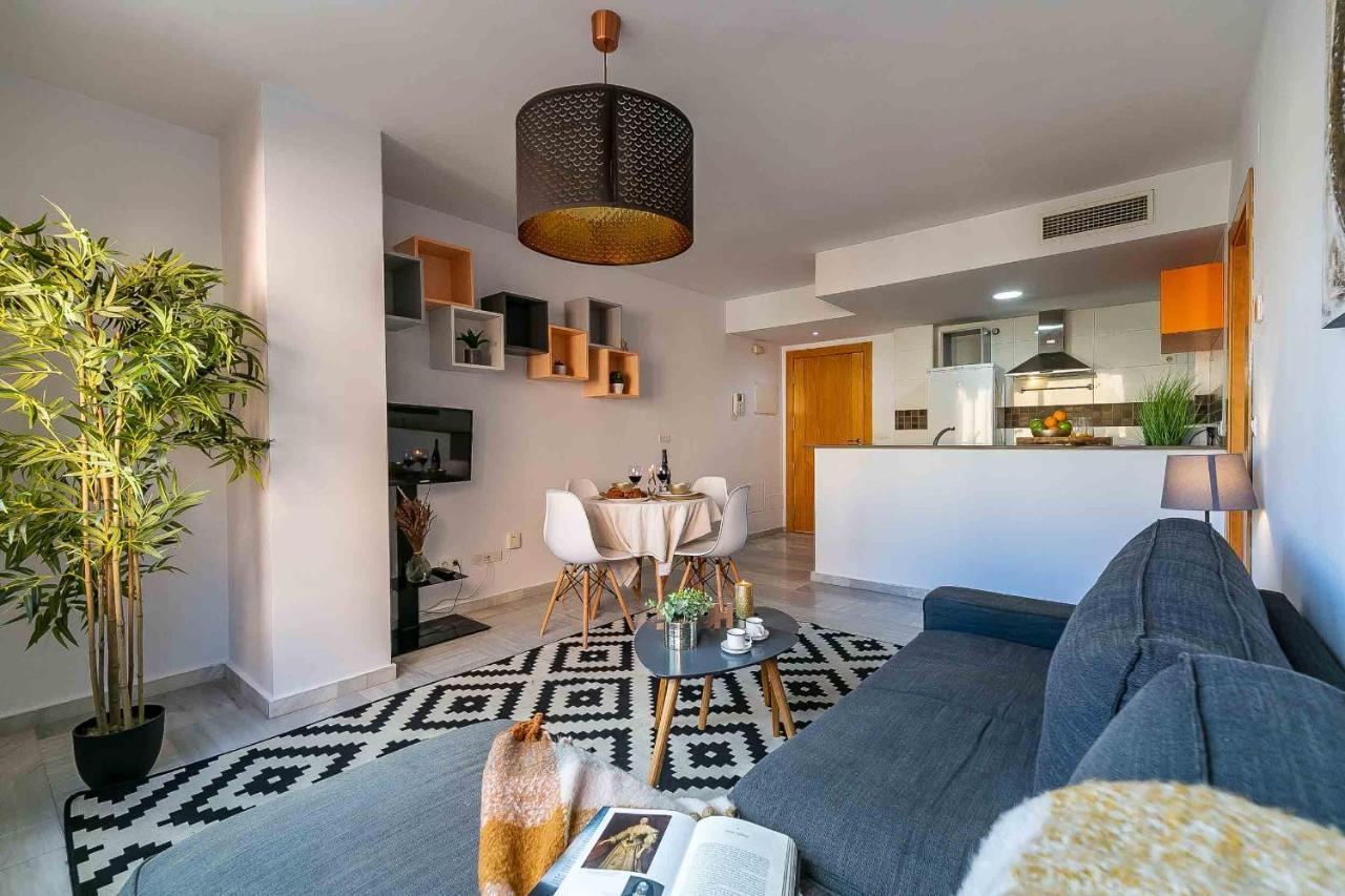 Carlos Haya Beautiful Apartment With Parking Malaga Exterior photo
