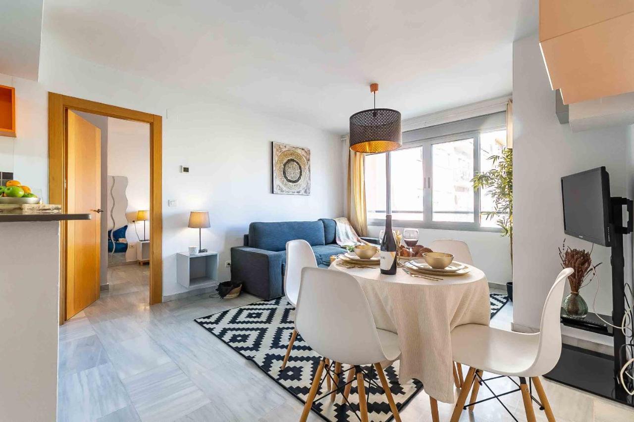 Carlos Haya Beautiful Apartment With Parking Malaga Exterior photo
