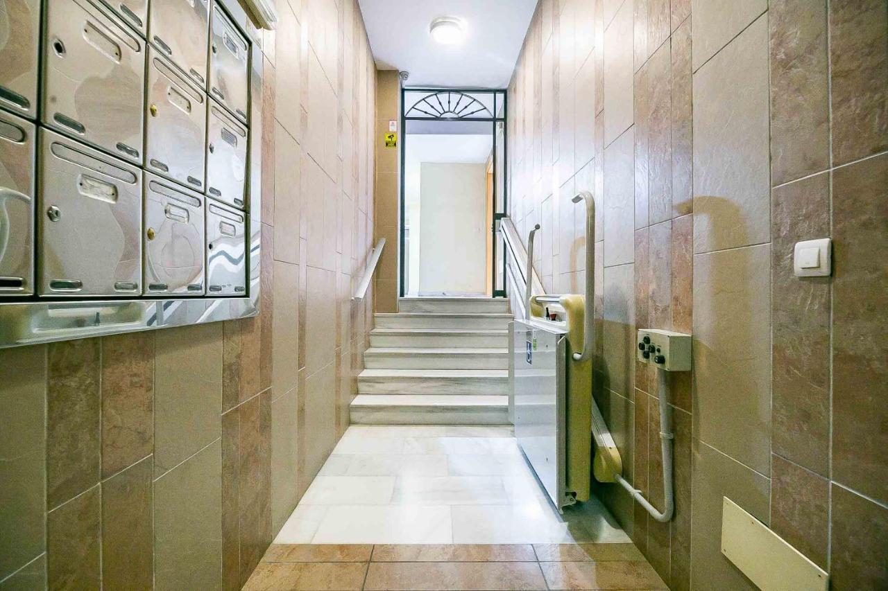 Carlos Haya Beautiful Apartment With Parking Malaga Exterior photo